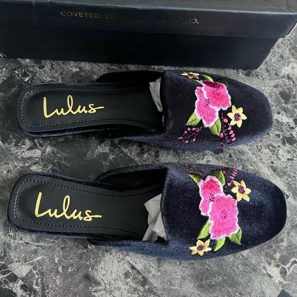 Lulu's Black Floral Embroidered Mules - Picture 3 of 6